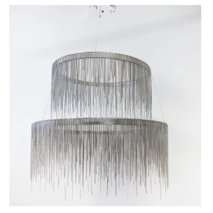 srebrna lampa łańcuchy wiszące fontanna vildevik 7.jpg