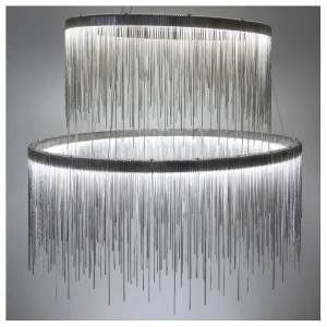 srebrna lampa łańcuchy wiszące fontanna vildevik 8.jpg