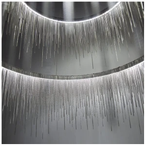 srebrna lampa łańcuchy wiszące fontanna vildevik 9.jpg